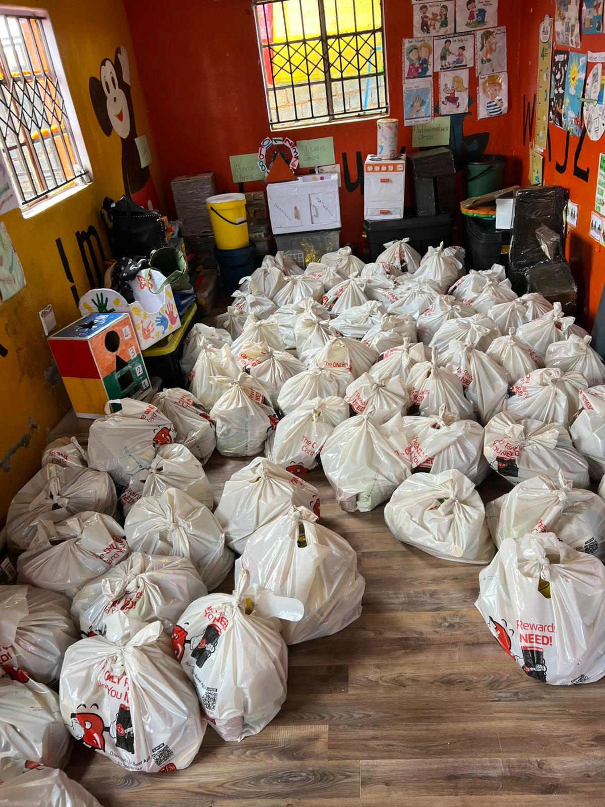 Food parcel distribution 3